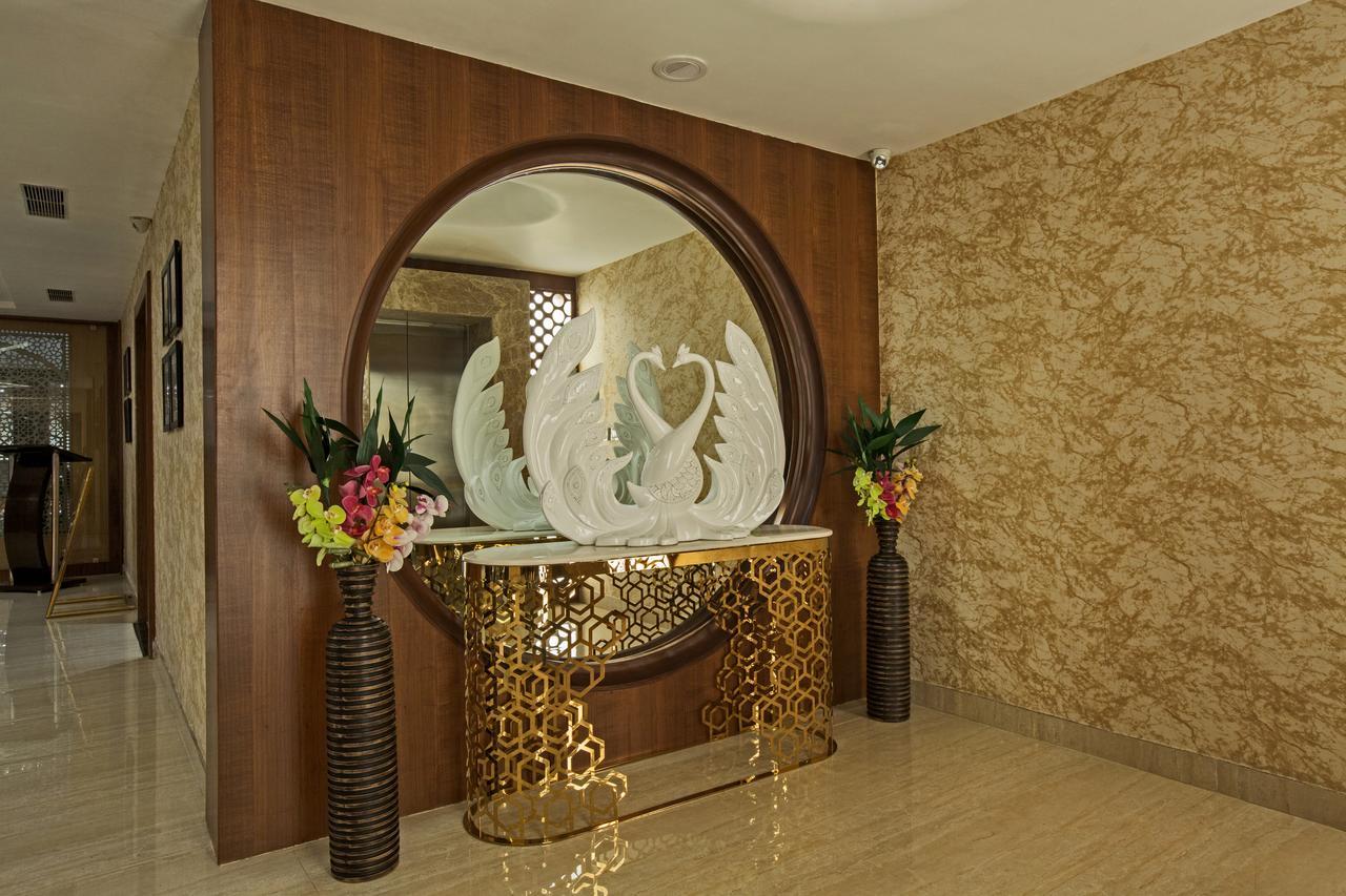 M Crown Hotel Shillong Exteriör bild
