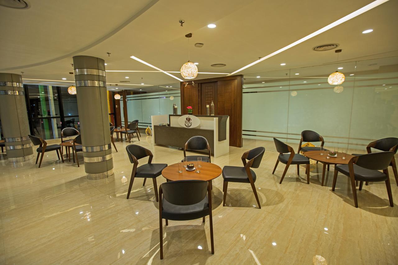 M Crown Hotel Shillong Exteriör bild