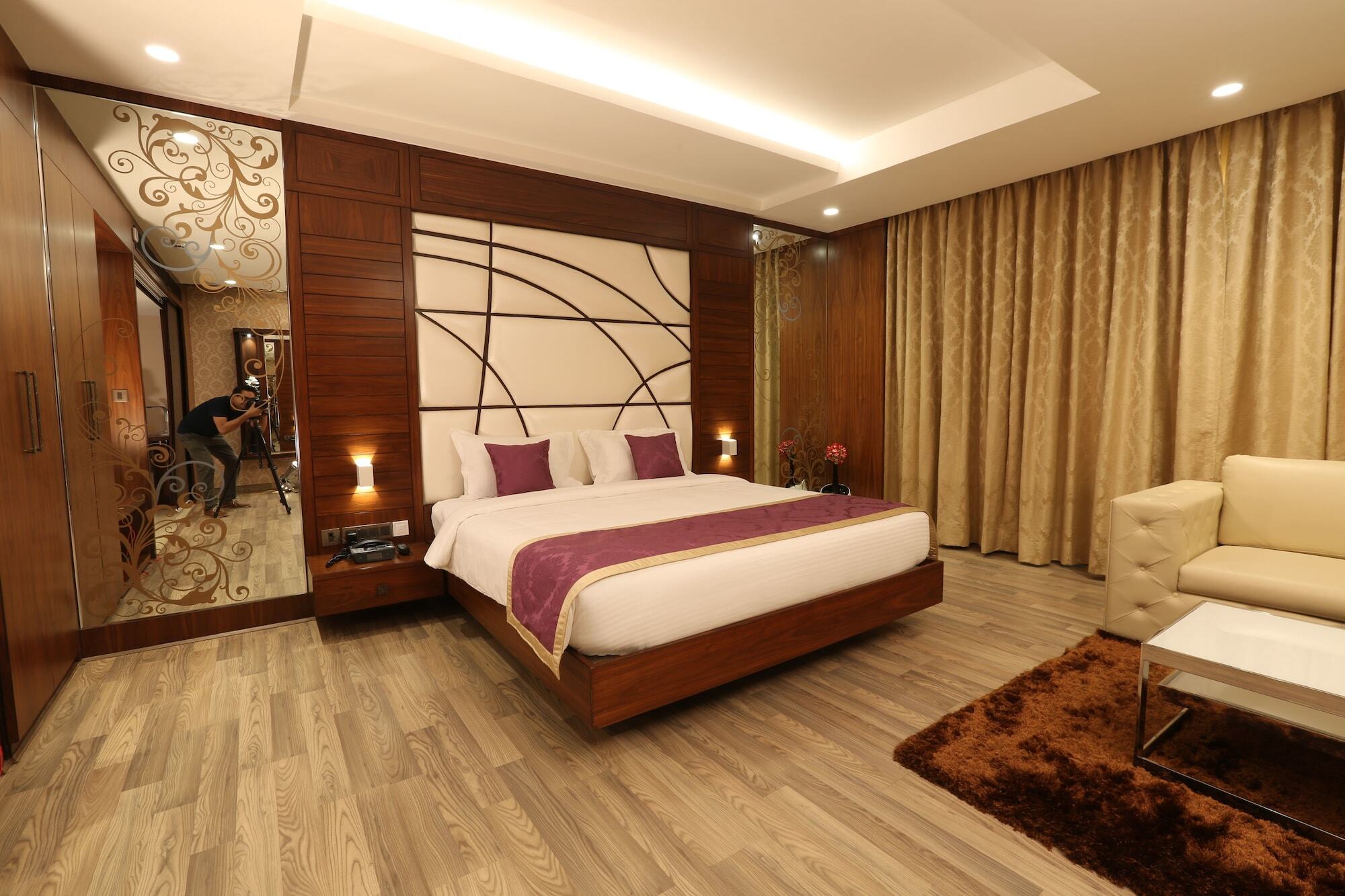 M Crown Hotel Shillong Exteriör bild